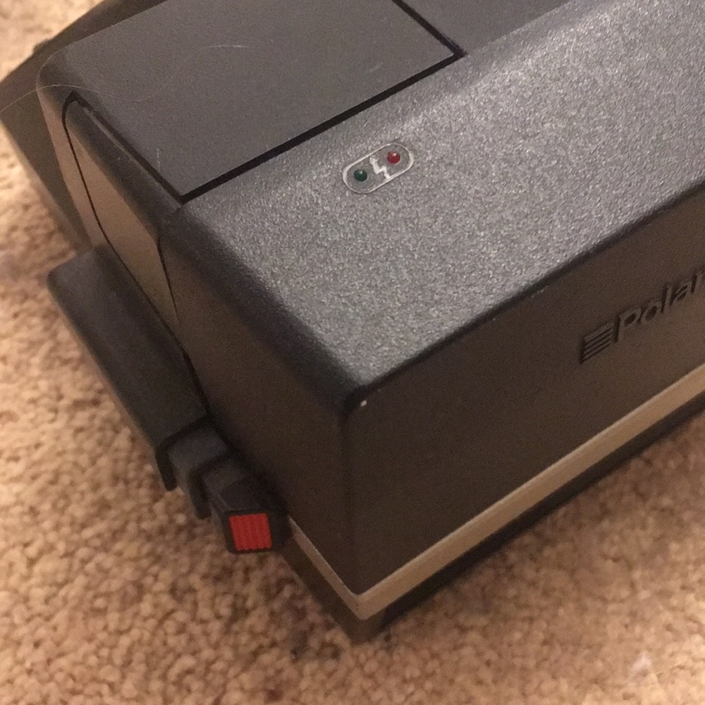 Polaroid Sun 600 Instant Film Camera - Picture 7 of 8